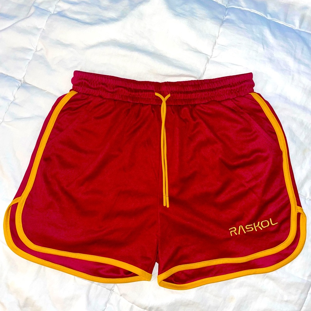 NWOT Raskol Classic Shorts Burgundy Gold Medium
